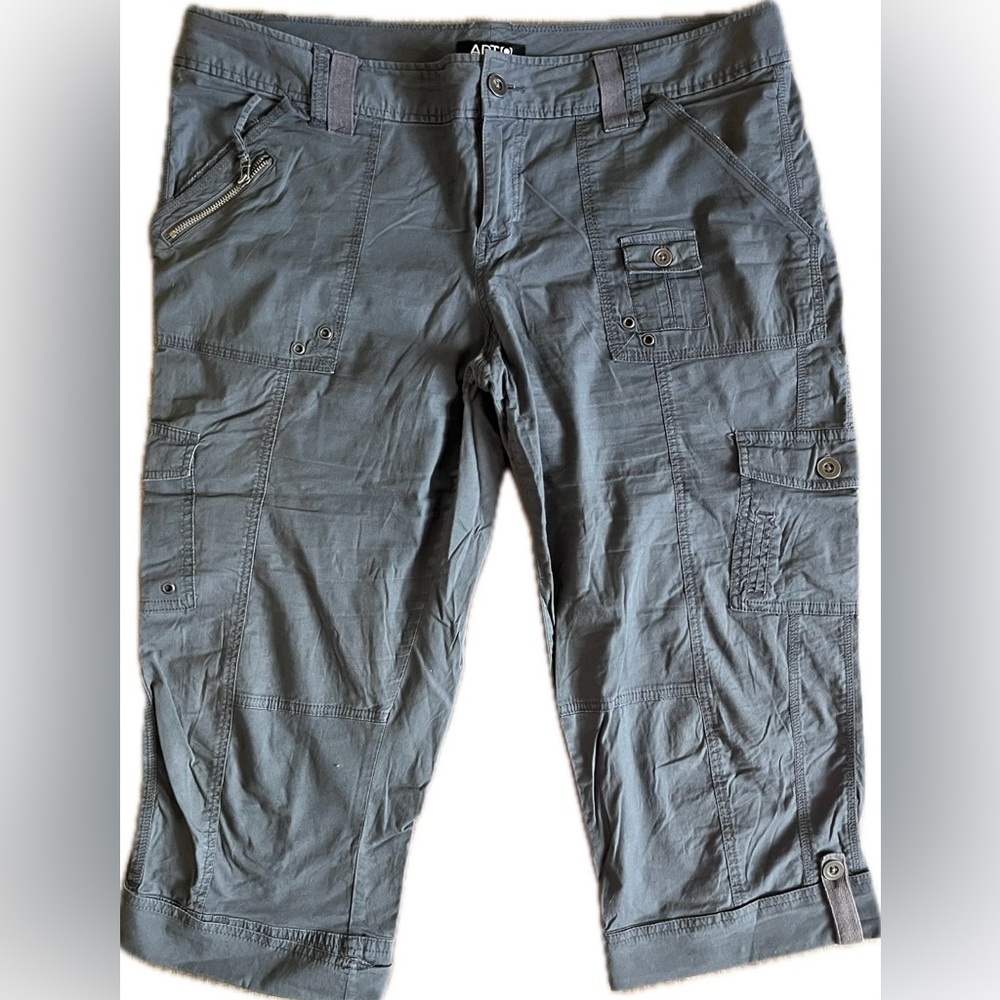 Apt. 9 Women's Charcoal Utility/ Cargo Capris. Size 16